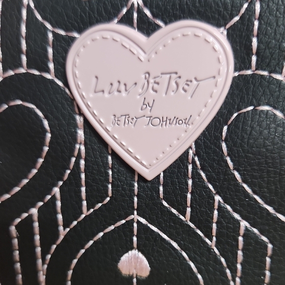 Betsey Johnson Black and Pink Heart Wallet 4 X 3 1/2 IncheS - Picture 8 of 9